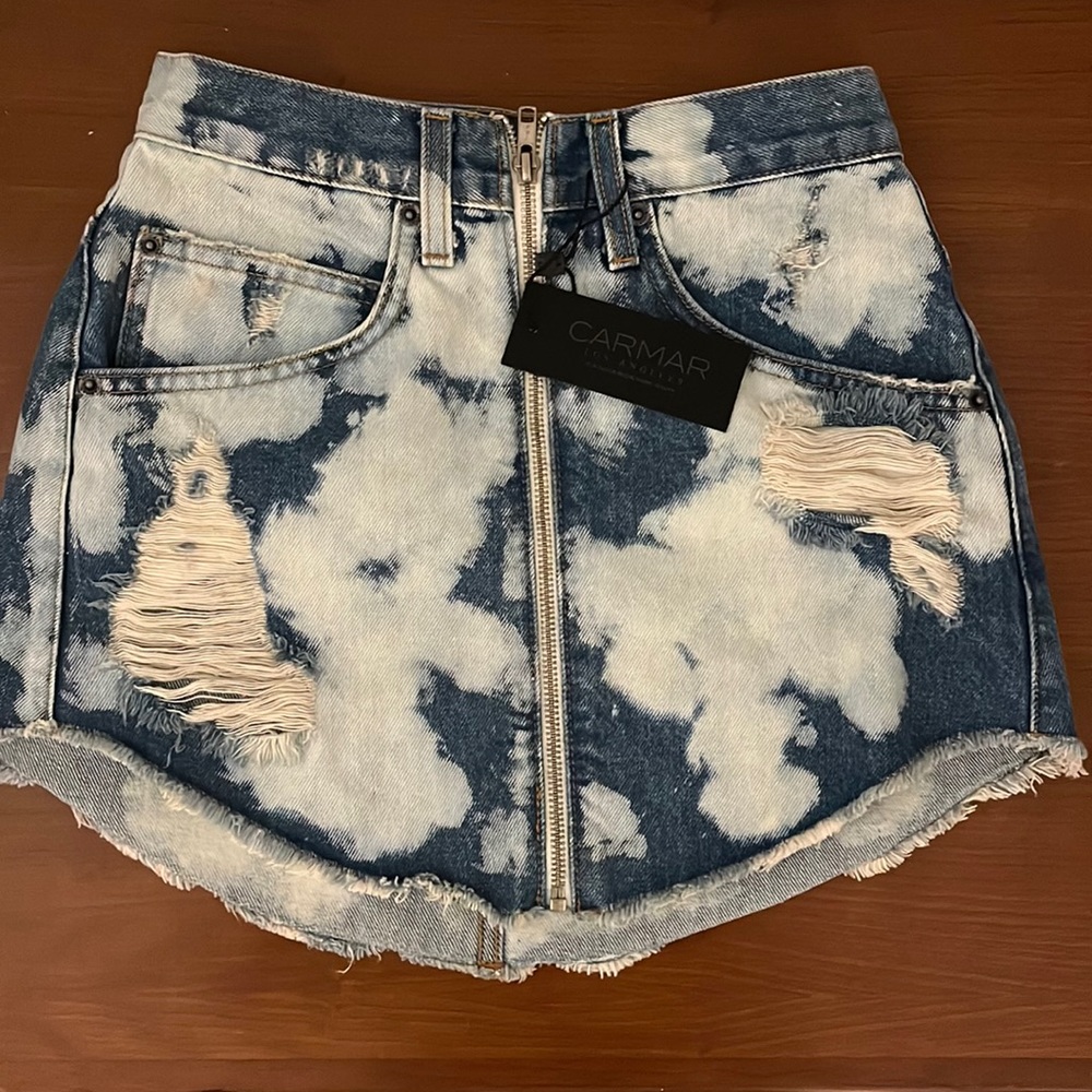 Carmar Los Angles Acid Washed/Distressed Ruffle Denim Mini Skirt ￼size 25